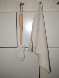 mit Lochstanzung zum Aufhängen --- 3,70€